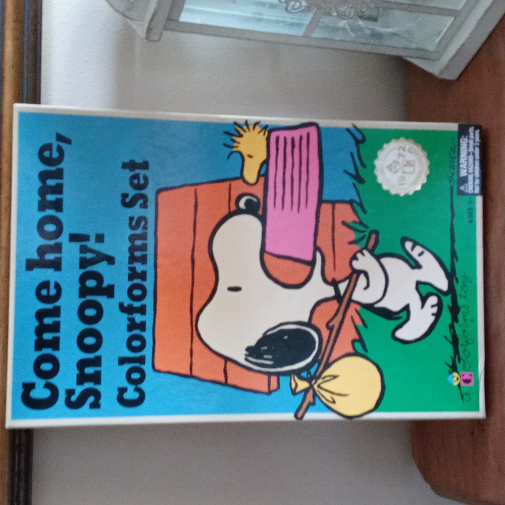 LAST CHANCE Snoopy colorforms set - Picture 1 of 8